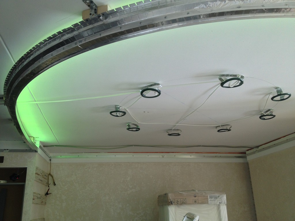 Профили для многоуровневых натяжных потолков с нишей для подсветки.