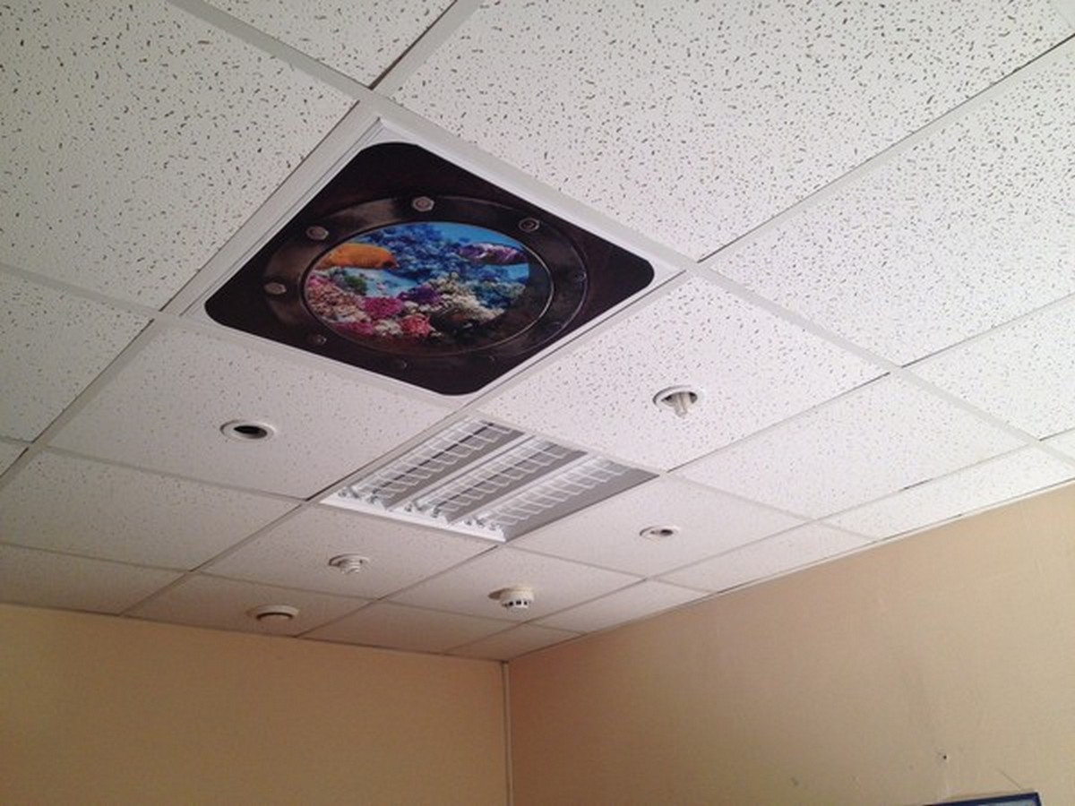 3д натяжной потолок из нескольких слоёв пленки и светодиодной подсветкой.